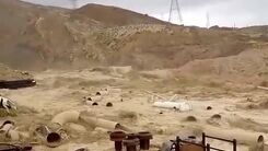 فیلم دردناک از سیل مرگبار و فاجعه آمیز که لوازم خانگی را با خود می برد! 
