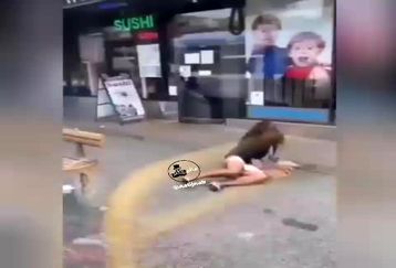 دعوا وحشتناک یک زن با مرد در اتوبوس! | تف انداختن زن به صورت مرد در اتوبوس باعث جنجال و آبروریزی شد! + فیلم